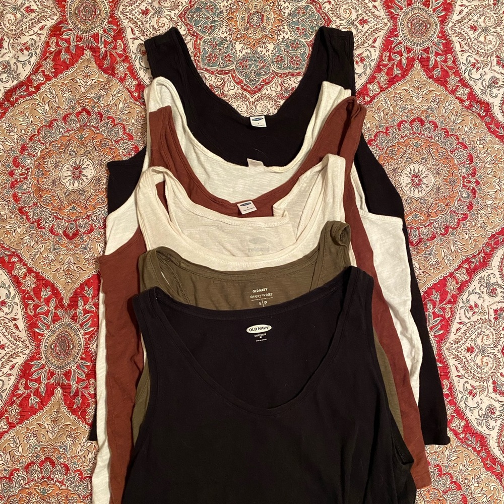Bundle of Old Navy tank tops size Small
